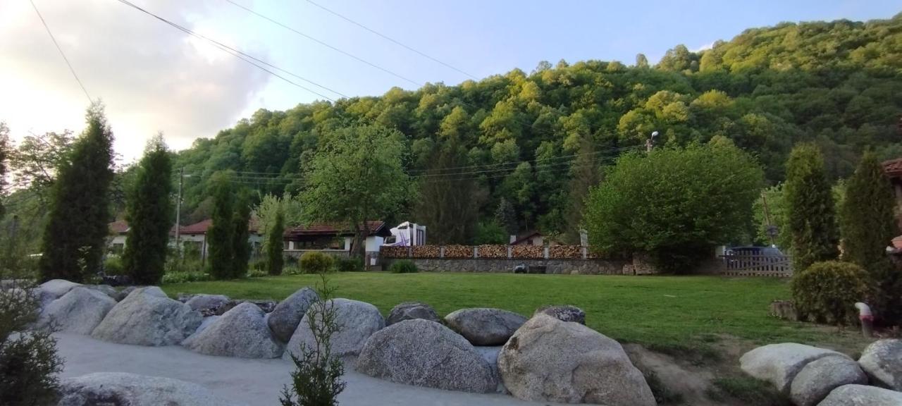 Къща За Гости Джонсън Ribarica Exterior foto