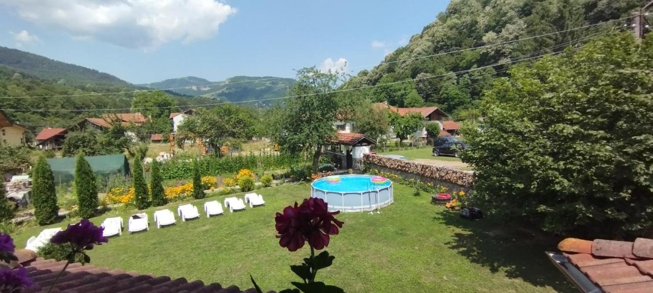 Къща За Гости Джонсън Ribarica Exterior foto